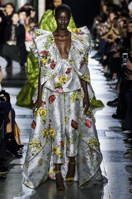 Lot 198 - A Halpern embellished silk brocade ensemble, Autumn-Winter 2020-21