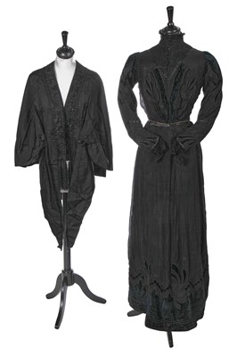 Lot 639 - A group of women's clothing, mainly circa 1910