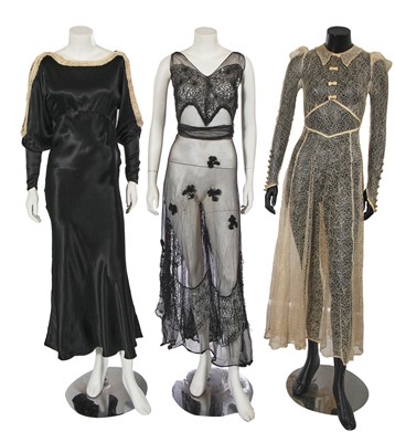Lot 616 - 1930s evening wear