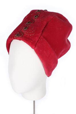 Lot 11 - A group of felt and straw hats, 1920s-40s,...