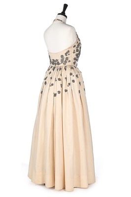 Lot 74 - A Molyneux couture ivory silk grosgrain...