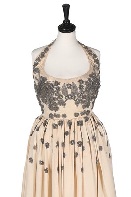 Lot 74 - A Molyneux couture ivory silk grosgrain...