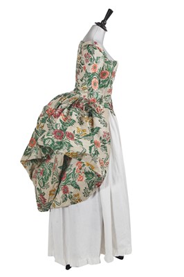 Lot 522 - A robe à l'anglaise of 1730s Spitalfields brocaded silk, the construction 1770-80