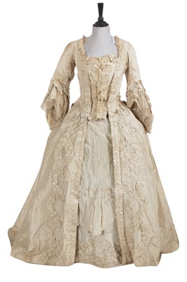 Lot 528 - A pale grey/ivory robe à la Française and petticoat, 1765-70
