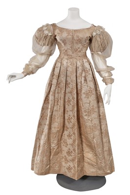 Lot 505 - A silvery-beige damask cannelé silk evening or bridal gown, 1825-29