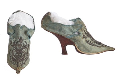 Lot 535 - A rare pair of high fashion silk damask shoes, French, 1720-30