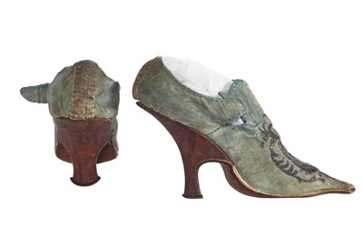 Lot 535 - A rare pair of high fashion silk damask shoes, French, 1720-30