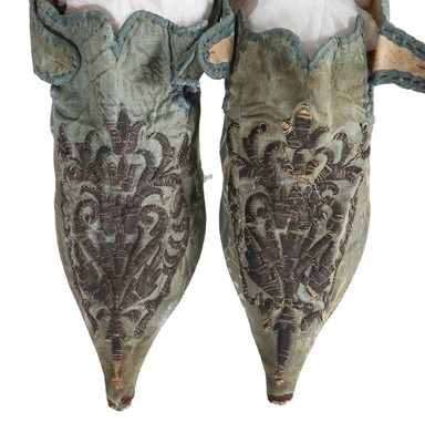Lot 535 - A rare pair of high fashion silk damask shoes, French, 1720-30