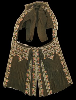 Lot 182 - An embroidered green silk coat and waistcoat, 1780s