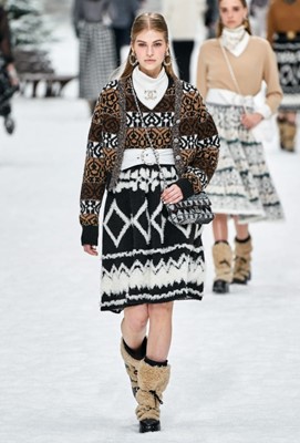 Lot 186 - A Chanel by Karl Lagerfeld white lambskin bandana/neckerchief, 'Chalet Gardenia' collection, Autumn-Winter 2019-2020