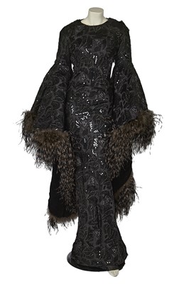Lot 513 - A Pierre Balmain haute couture by Erik Mortensen evening gown, Autumn-Winter 1986-87