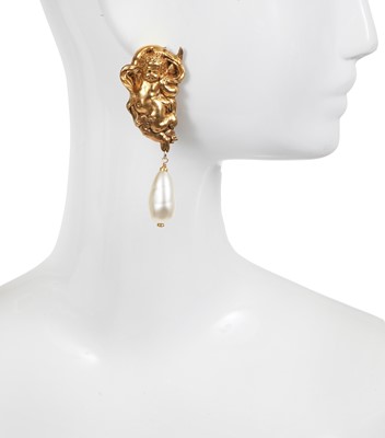 Lot 45 - A pair of Chanel haute couture by Karl Lagerfeld gilt and faux pearl earrings, Spring-Summer 1988
