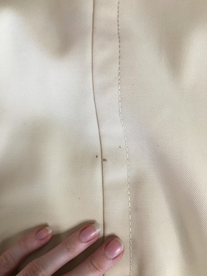 Lot 459 - An Hubert de Givenchy haute couture ivory wool cocktail suit, circa 1986