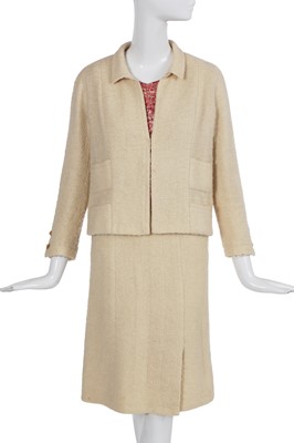 Lot 60 - A Gabrielle Chanel haute couture cream bouclé suit, late 1960s