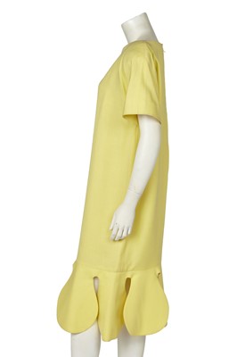 Lot 481 - A Pierre Cardin haute couture primrose linen summer dress, 1980s