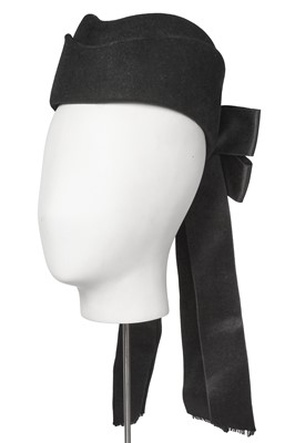 Lot 42 - A Chanel by Karl Lagerfeld Glengarry-style black felt hat, 1980s
