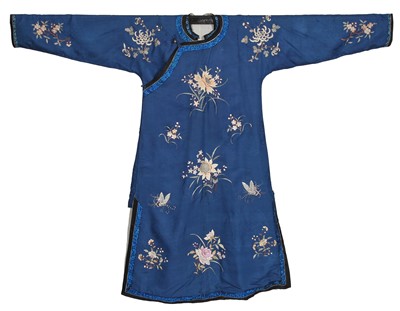 Lot 804 - A lady's informal robe, chang-fu, Chinese, circa 1900