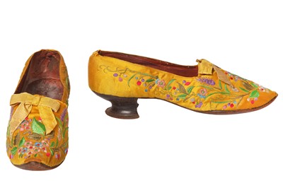 Lot 728 - A pair of Cantonese embroidered shoes for the European market, circa 1880