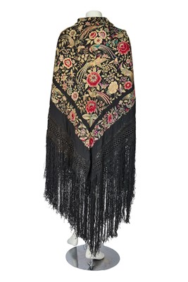 Lot 801 - An embroidered Cantonese shawl, Chinese, 1920s