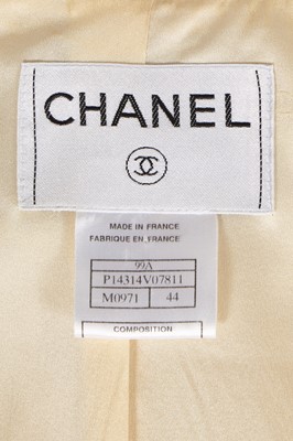 Lot 23 - A Chanel by Karl Lagerfeld ivory wool suit and bag, Autumn-Winter 1999-2000