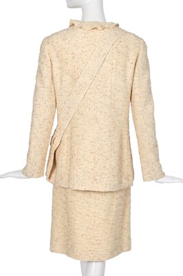 Lot 23 - A Chanel by Karl Lagerfeld ivory wool suit and bag, Autumn-Winter 1999-2000