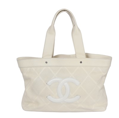 Lot 4 - A Chanel cream perforated caviar leather shoulder bag, 2006-2008