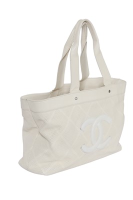 Lot 4 - A Chanel cream perforated caviar leather shoulder bag, 2006-2008