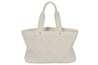 Lot 4 - A Chanel cream perforated caviar leather shoulder bag, 2006-2008