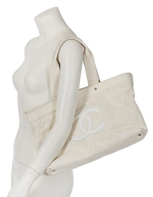 Lot 4 - A Chanel cream perforated caviar leather shoulder bag, 2006-2008