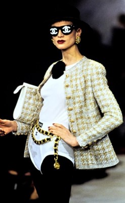 Lot 40 - A Chanel by Karl Lagerfeld leather and gilt chain belt, Spring-Summer 1993