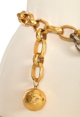 Lot 38 - A Chanel by Karl Lagerfeld two-tone chain belt, Spring-Summer 1993