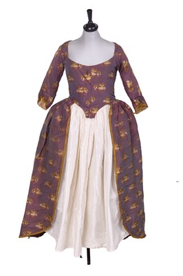 Lot 532 - A brocaded shot-silk robe à l'Anglaise, American, 1770s
