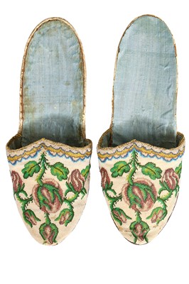 Lot 531 - A fine pair of sablé beaded mules, French, circa 1780