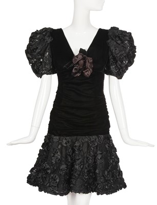 Lot 174 - An Hubert de Givenchy haute couture black velvet cocktail dress, circa 1987