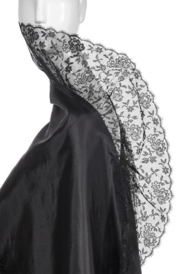 Lot 250 - An important Christian Dior haute couture by Yves Saint Laurent 'Labia' gown and stole, '1960 Line', Autumn-Winter 1959-60