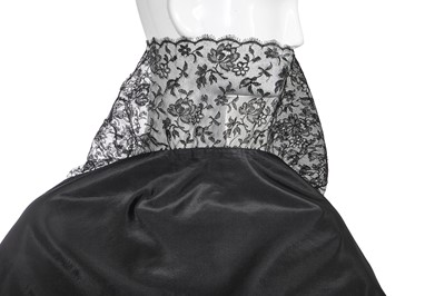 Lot 250 - An important Christian Dior haute couture by Yves Saint Laurent 'Labia' gown and stole, '1960 Line', Autumn-Winter 1959-60