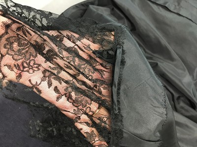 Lot 250 - An important Christian Dior haute couture by Yves Saint Laurent 'Labia' gown and stole, '1960 Line', Autumn-Winter 1959-60