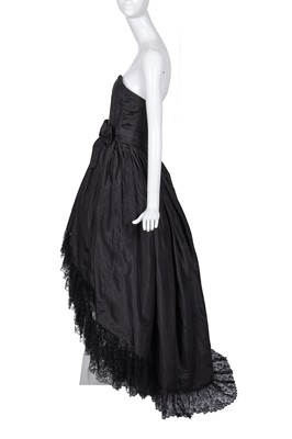 Lot 250 - An important Christian Dior haute couture by Yves Saint Laurent 'Labia' gown and stole, '1960 Line', Autumn-Winter 1959-60