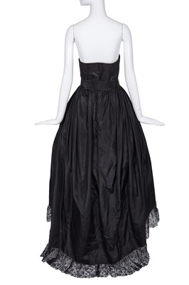 Lot 250 - An important Christian Dior haute couture by Yves Saint Laurent 'Labia' gown and stole, '1960 Line', Autumn-Winter 1959-60