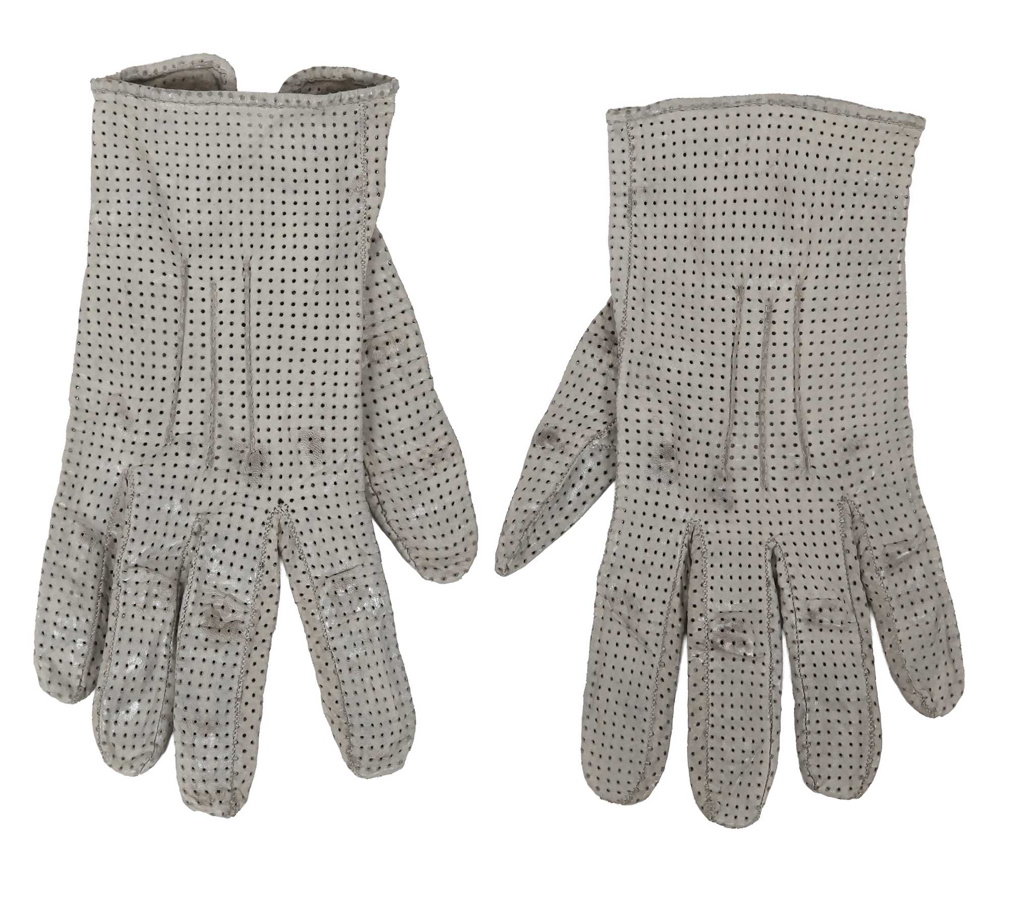 Lot 355 - A pair of Carol Christian Poell men's light grey perforated leather gloves, '00 Off Scene' collection, Spring-Summer 2008