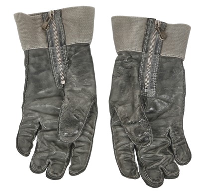 Lot 393 - A pair of Carol Christian Poell men's grey-green leather joined-finger gloves, 2000s