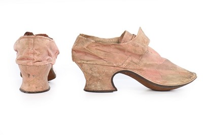 Lot 118 - A pair of pink silk damask shoes with matching...
