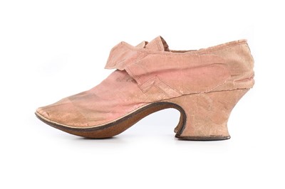 Lot 118 - A pair of pink silk damask shoes with matching...