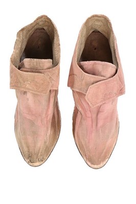 Lot 118 - A pair of pink silk damask shoes with matching...
