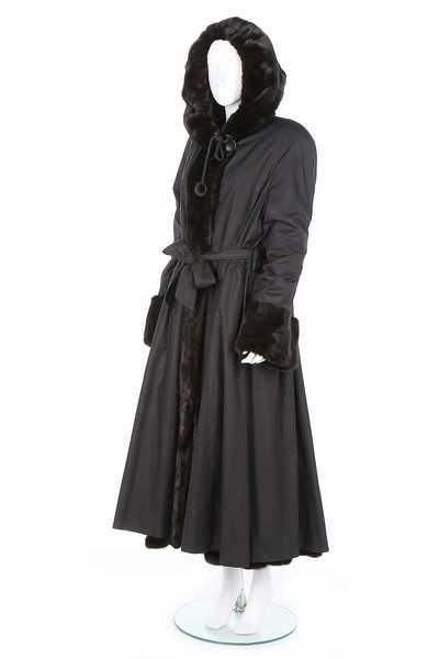 Lot 19 - A fine Mendle reversible black mink coat,...