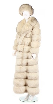 Lot 22 - A fine Dicker & Dicker arctic fox coat, with...