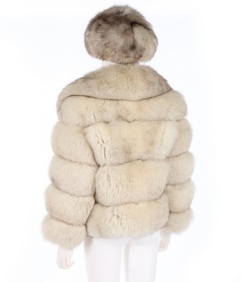 Lot 22 - A fine Dicker & Dicker arctic fox coat, with...