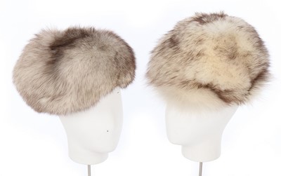 Lot 22 - A fine Dicker & Dicker arctic fox coat, with...