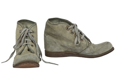 Lot 439 - A pair of A Diciannoveventitre (A1923) men's ivory horse suede flat-soled boots, Spring-Summer 2012