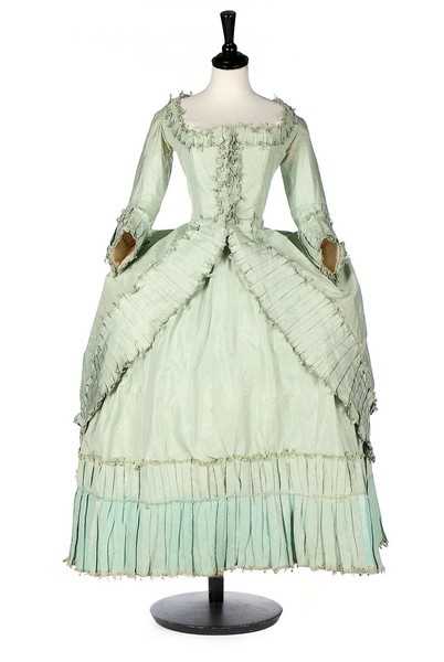 Lot 102 - A peppermint-green silk 'Circassienne' robe,...